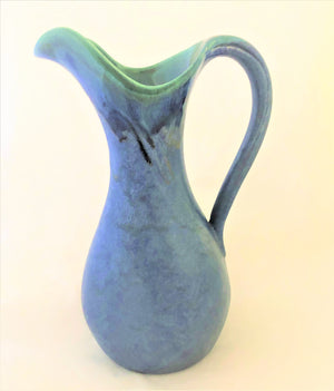 Carafe with handle
